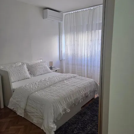 Apartment Adi